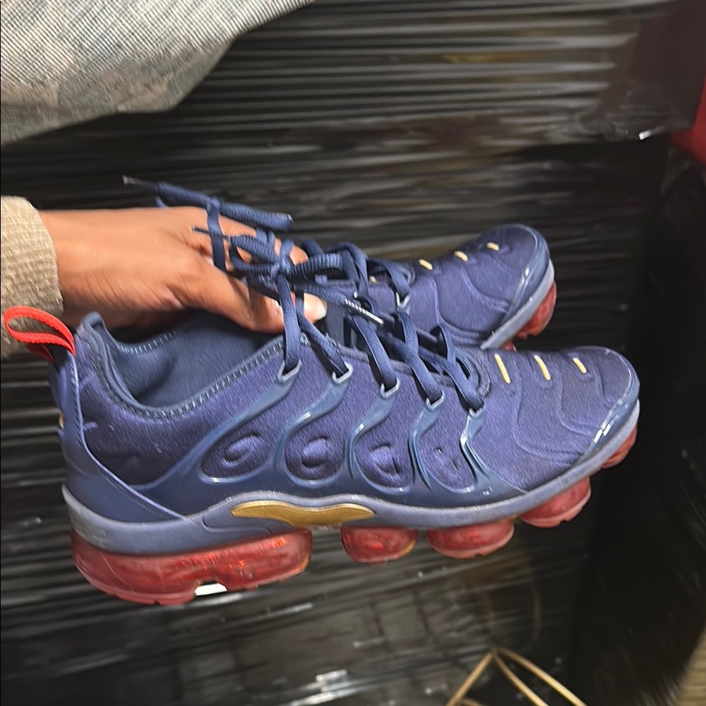 Nike Vapormax Men’s Blue and Red Sneakers